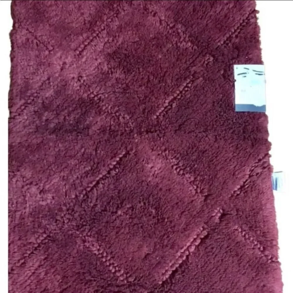 Threshold Burgundy Bath Mat. 20”x35”